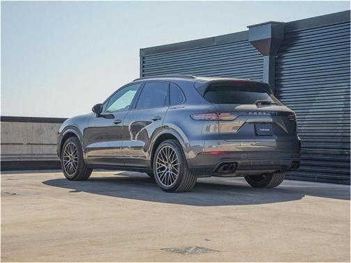 2022 Porsche Cayenne Platinum Edition