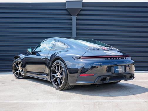 2025 Porsche 911 Carrera
