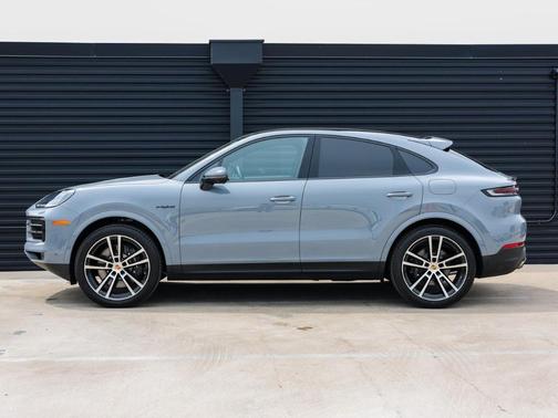 2025 Porsche Cayenne Base