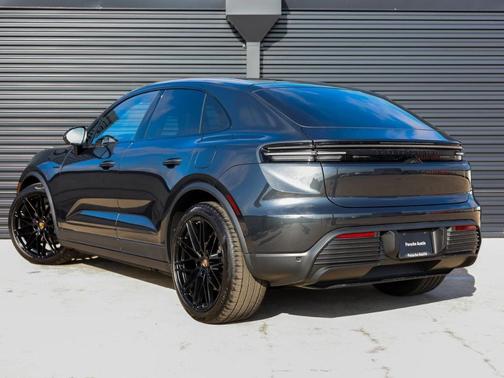 2025 Porsche Macan 4