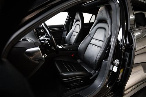 Jet Black Metallic 2023 Porsche Panamera 4