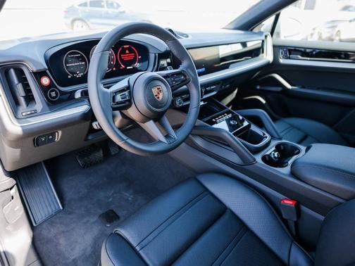 2025 Porsche Cayenne AWD