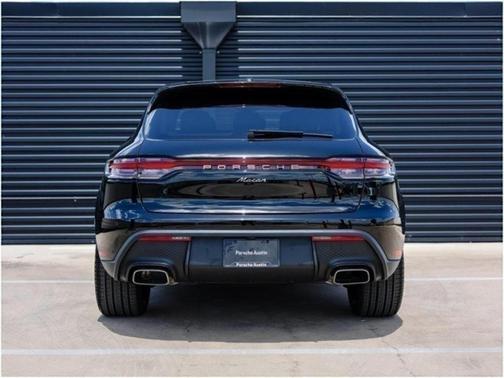 2025 Porsche Macan Base