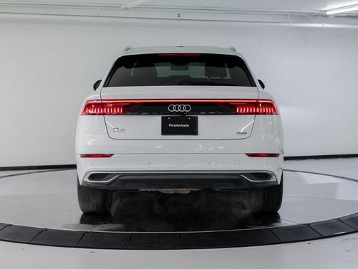 2022 Audi Q8 55 Premium