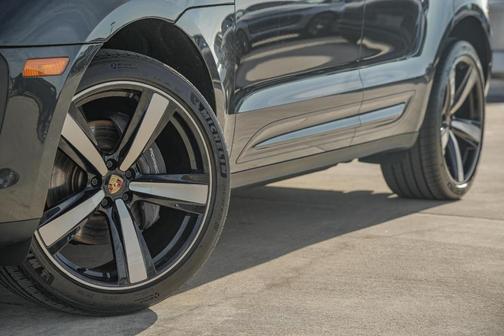 2023 Porsche Macan T