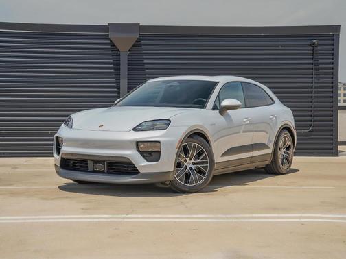 2025 Porsche Macan Base