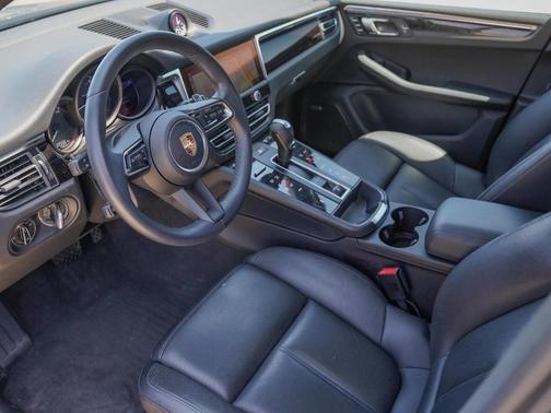 2022 Porsche Macan Base