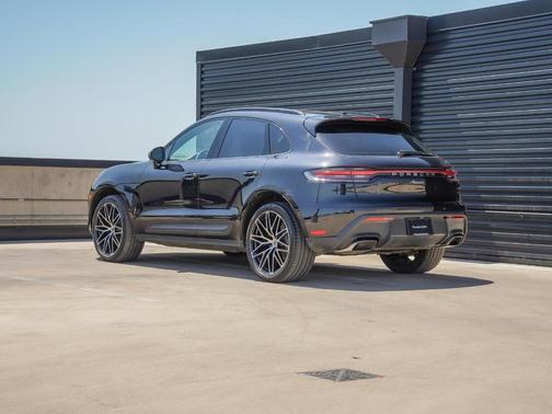 2022 Porsche Macan Base