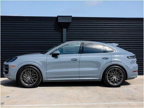 2025 Porsche Cayenne Turbo