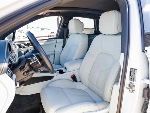 2024 Porsche Macan S