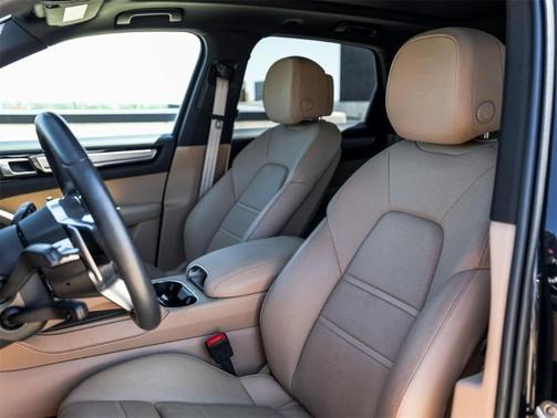 2022 Porsche Cayenne Platinum Edition