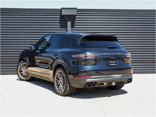 2022 Porsche Cayenne Platinum Edition