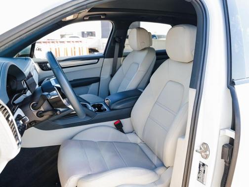 2023 Porsche Cayenne Platinum Edition