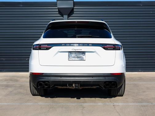 2023 Porsche Cayenne Platinum Edition