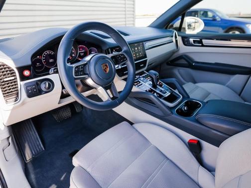 2023 Porsche Cayenne Platinum Edition