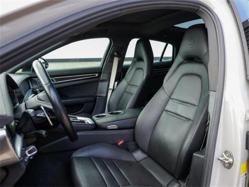 2022 Porsche Panamera 4 Platinum Edition