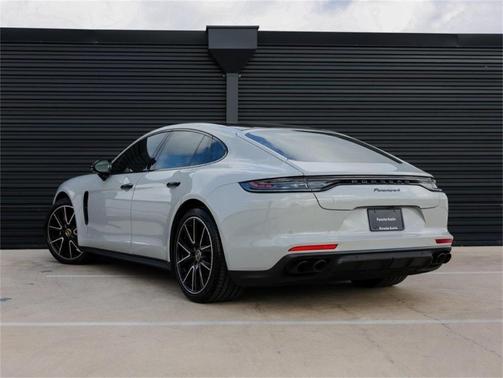 2022 Porsche Panamera 4 Platinum Edition