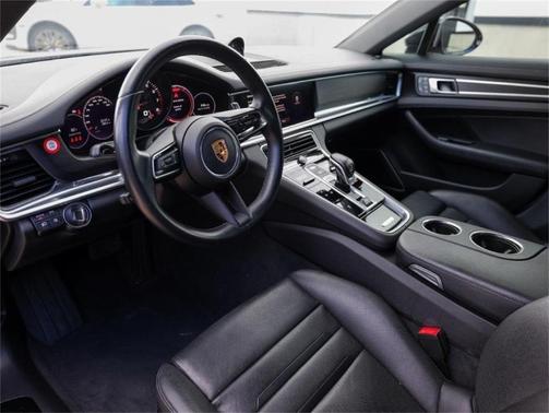 2022 Porsche Panamera 4 Platinum Edition