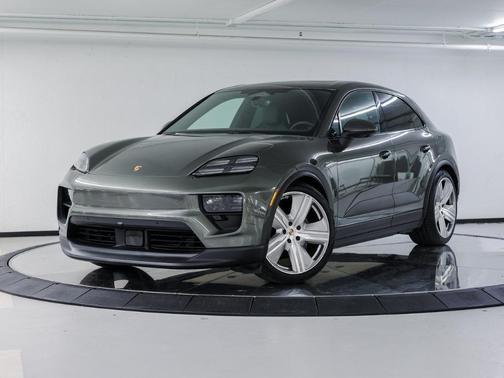 Green 2025 Porsche Macan Base