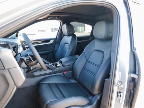 2025 Porsche Cayenne AWD