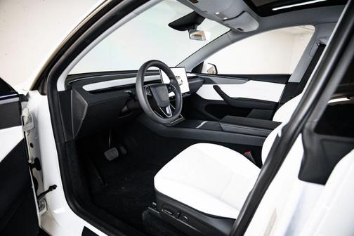 White 2026 Tesla Model Y PREMIUM