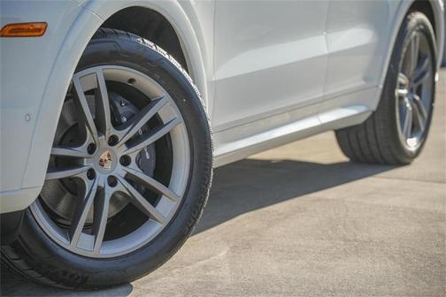 2025 Porsche Cayenne Base