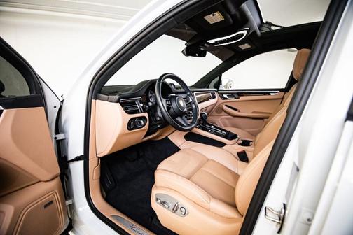 Carrara White Metallic 2023 Porsche Macan S