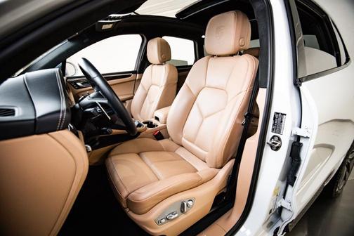 Carrara White Metallic 2023 Porsche Macan S