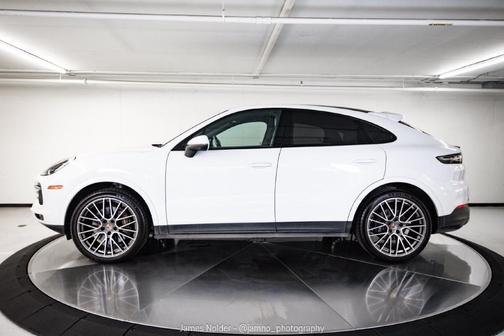 Carrara White Metallic 2022 Porsche Cayenne