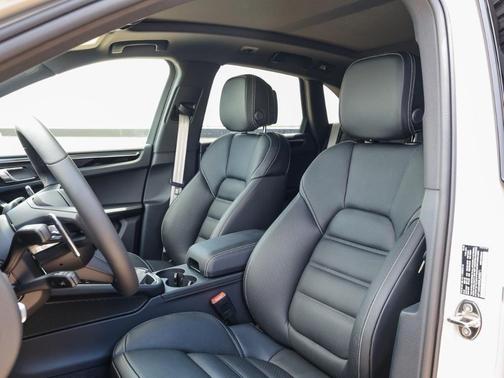 2025 Porsche Macan S