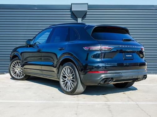 2022 Porsche Cayenne Platinum Edition