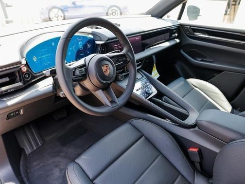 White 2025 Porsche Macan Base