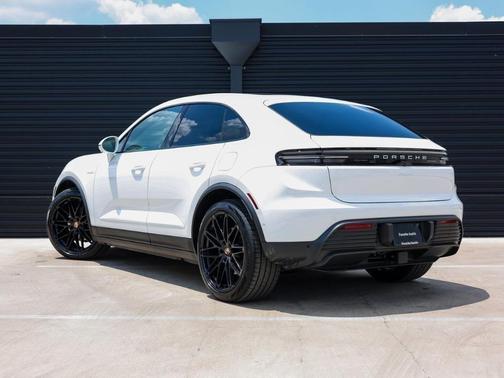 White 2025 Porsche Macan Base
