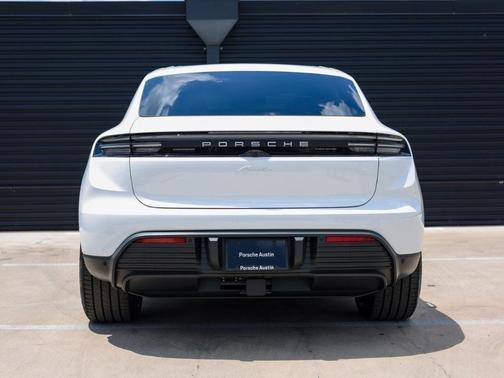 White 2025 Porsche Macan Base