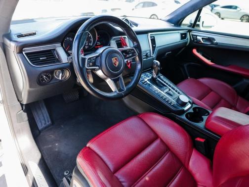 2018 Porsche Macan Turbo