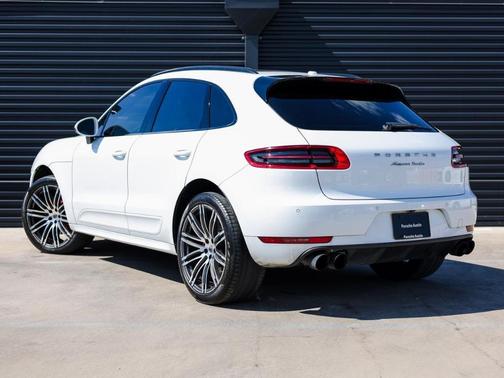 2018 Porsche Macan Turbo