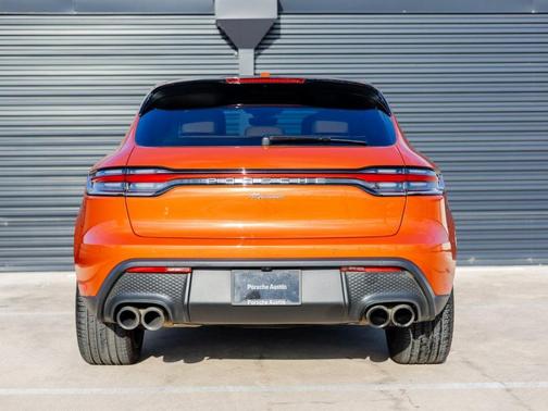 2022 Porsche Macan Base