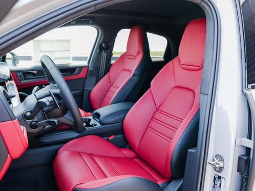 2026 Porsche Cayenne GTS