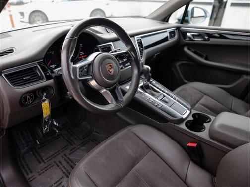 2017 Porsche Macan Base