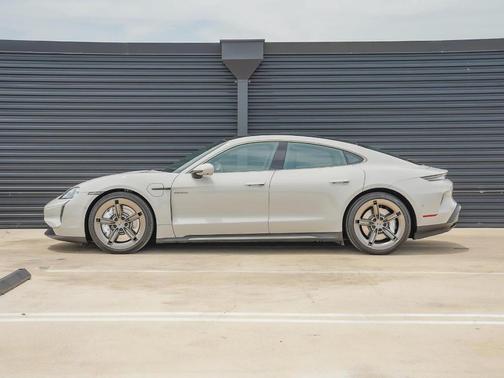 2025 Porsche Taycan Turbo