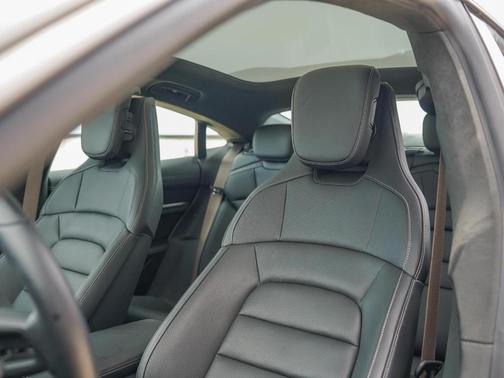 2025 Porsche Taycan Turbo