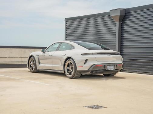2025 Porsche Taycan Turbo