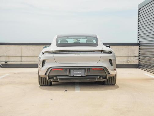 2025 Porsche Taycan Turbo