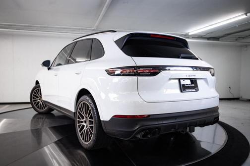 Carrara White Metallic 2023 Porsche Cayenne Platinum Edition