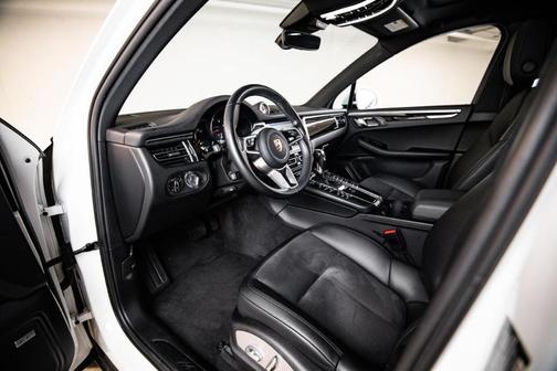 White 2021 Porsche Macan Base