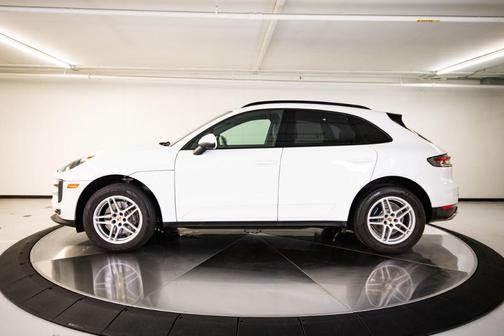White 2021 Porsche Macan Base