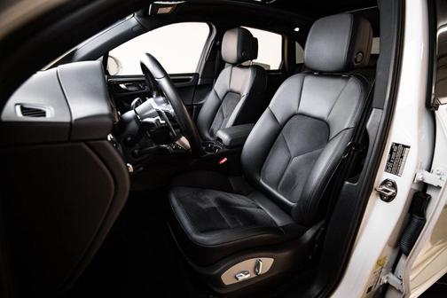 White 2021 Porsche Macan Base