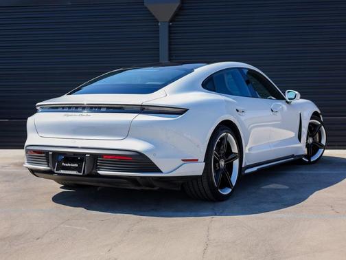 2020 Porsche Taycan Turbo
