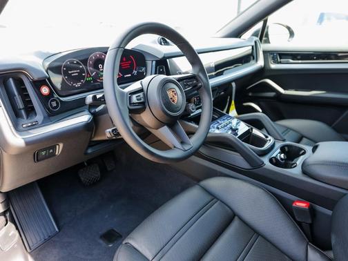 2025 Porsche Cayenne Base