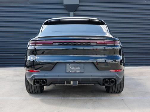 2025 Porsche Cayenne Base